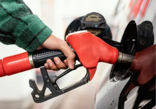 Conheça 6 aplicativos que mostram postos de gasolina mais baratos ( Imagem: Freepik)