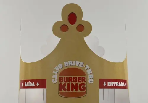 Calvos em alerta! Burger King oferece Whopper grátis para carecas em drive-thru: confira as regras da promoção ( Imagem: Divulgação / X @burgerking)